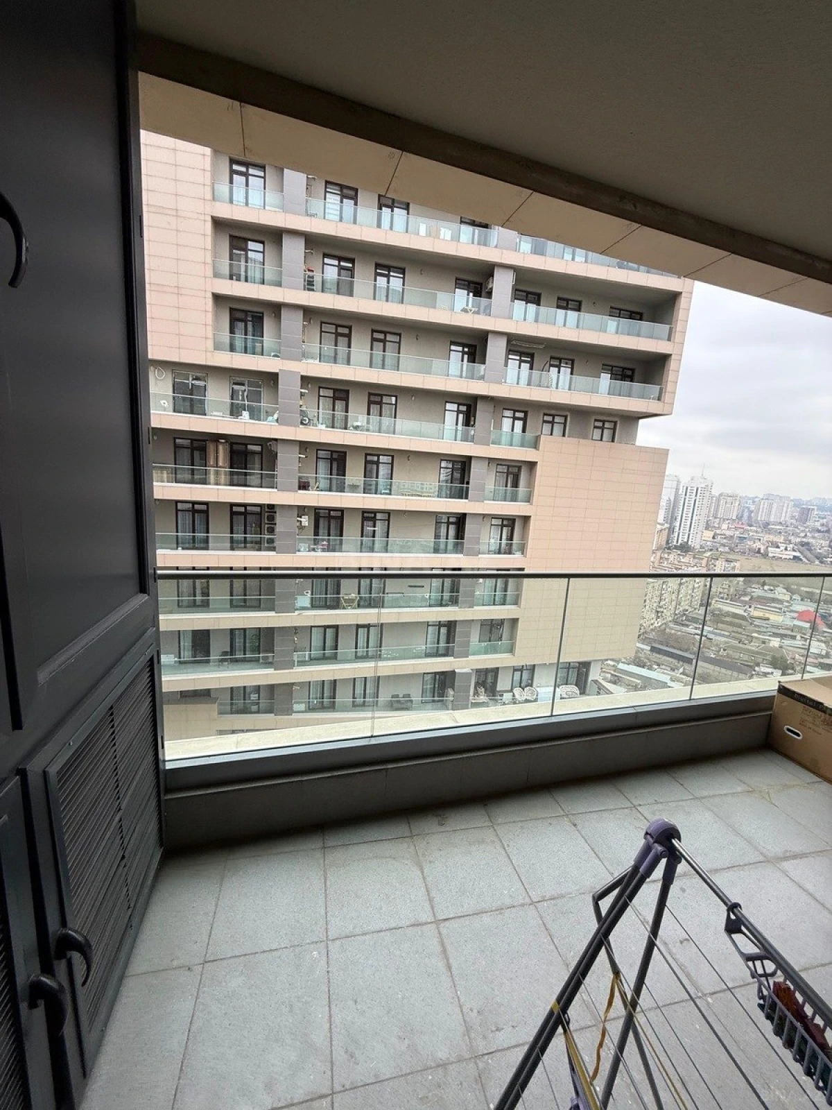 Satılır 3 otaqlı mənzil 148 m²