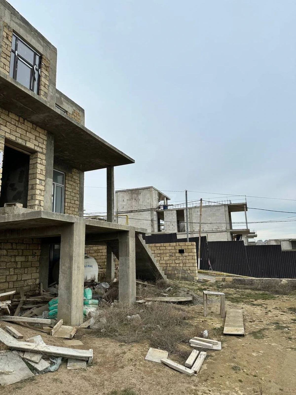 Satılır 5 otaqlı həyət evi 350 m²