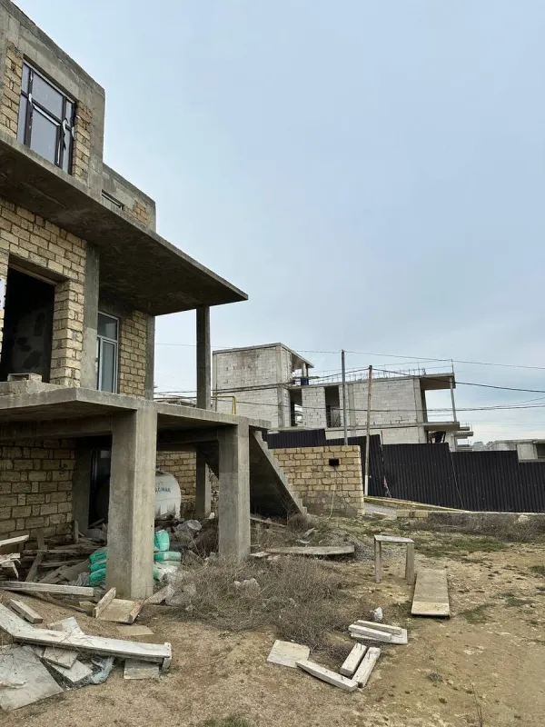 Satılır 5 otaqlı həyət evi 350 m²