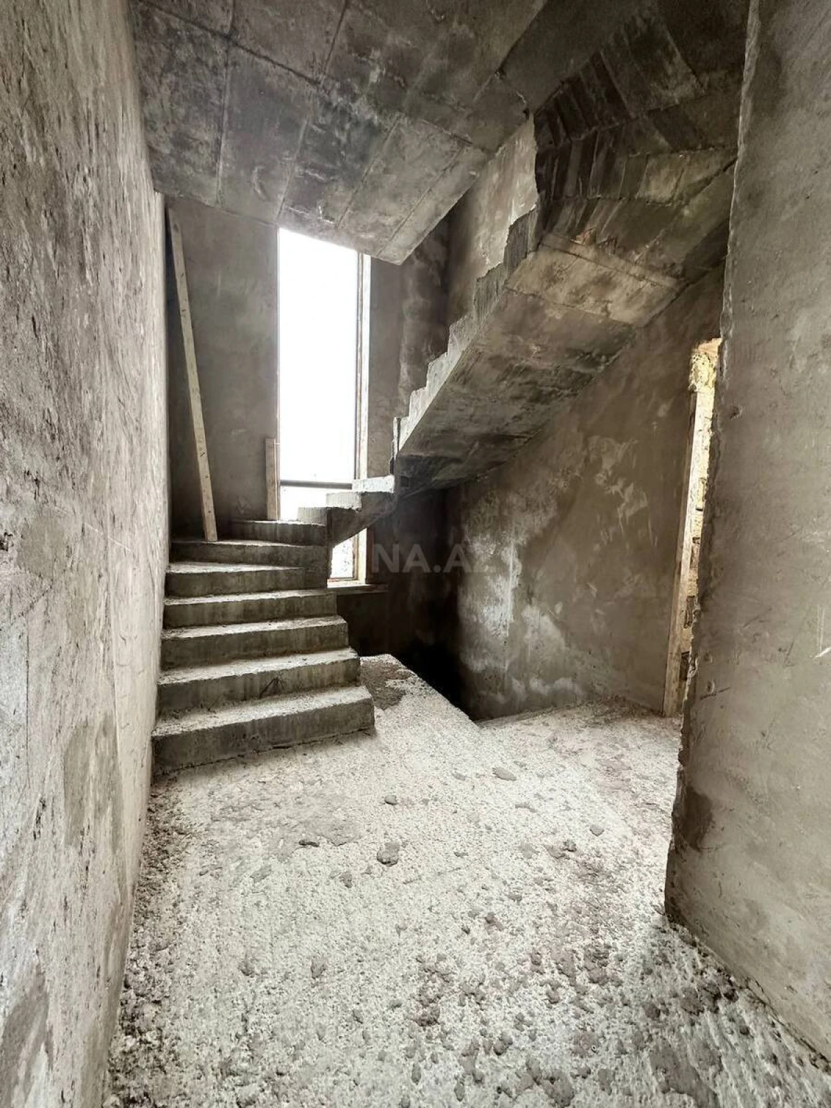 Satılır 5 otaqlı həyət evi 350 m²