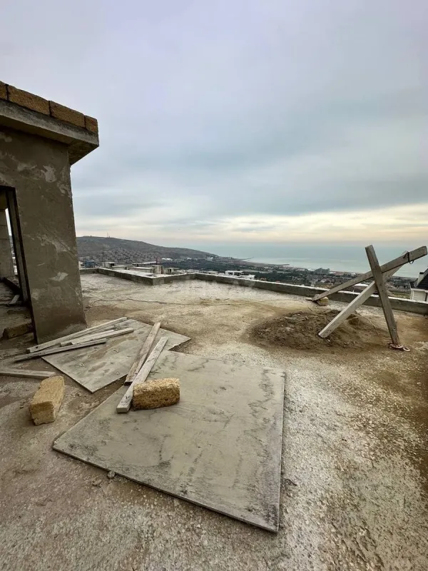 Satılır 5 otaqlı həyət evi 350 m²