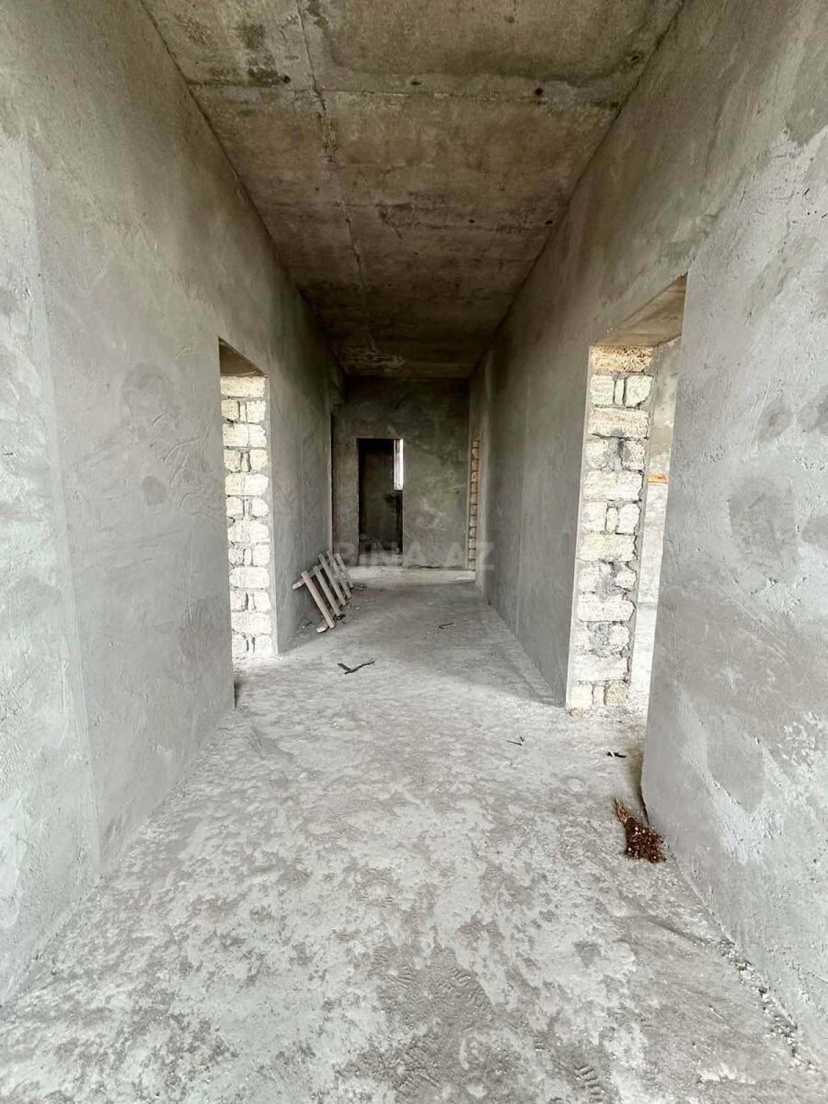 Satılır 5 otaqlı həyət evi 350 m²