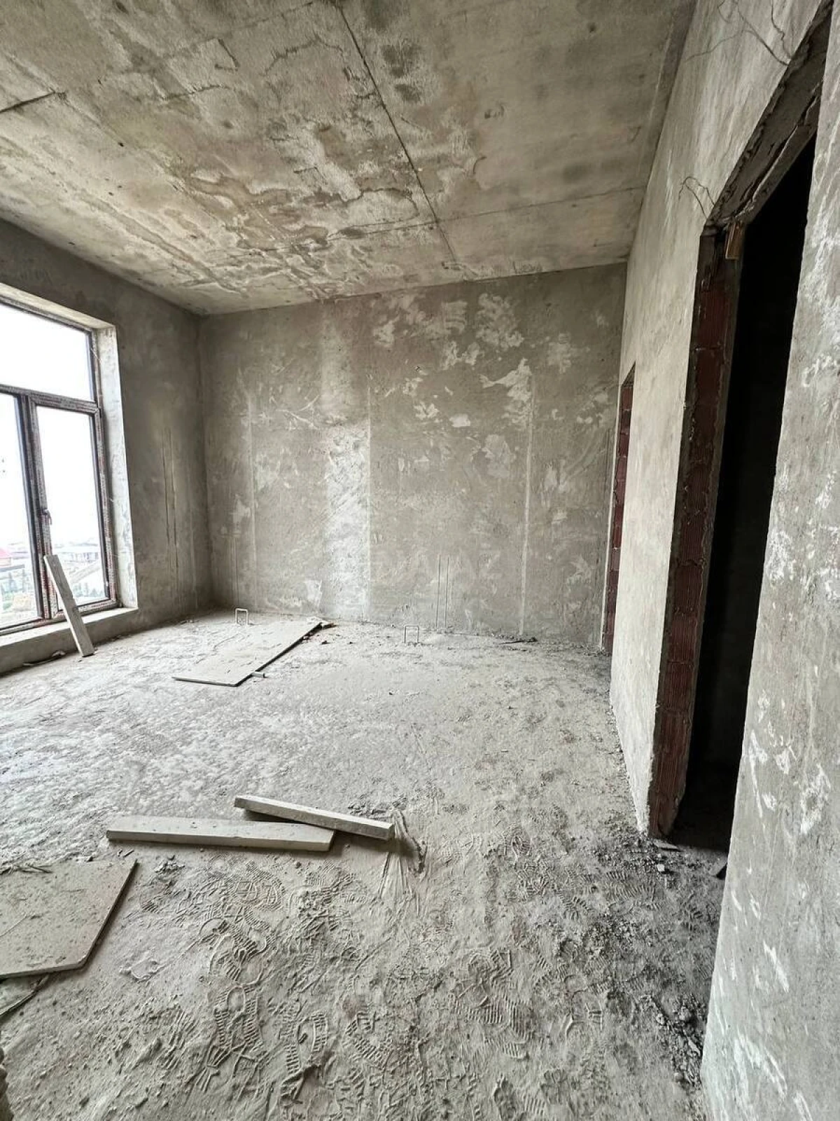 Satılır 5 otaqlı həyət evi 350 m²
