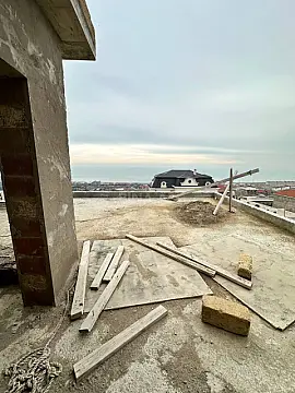 Satılır 5 otaqlı həyət evi 350 m²