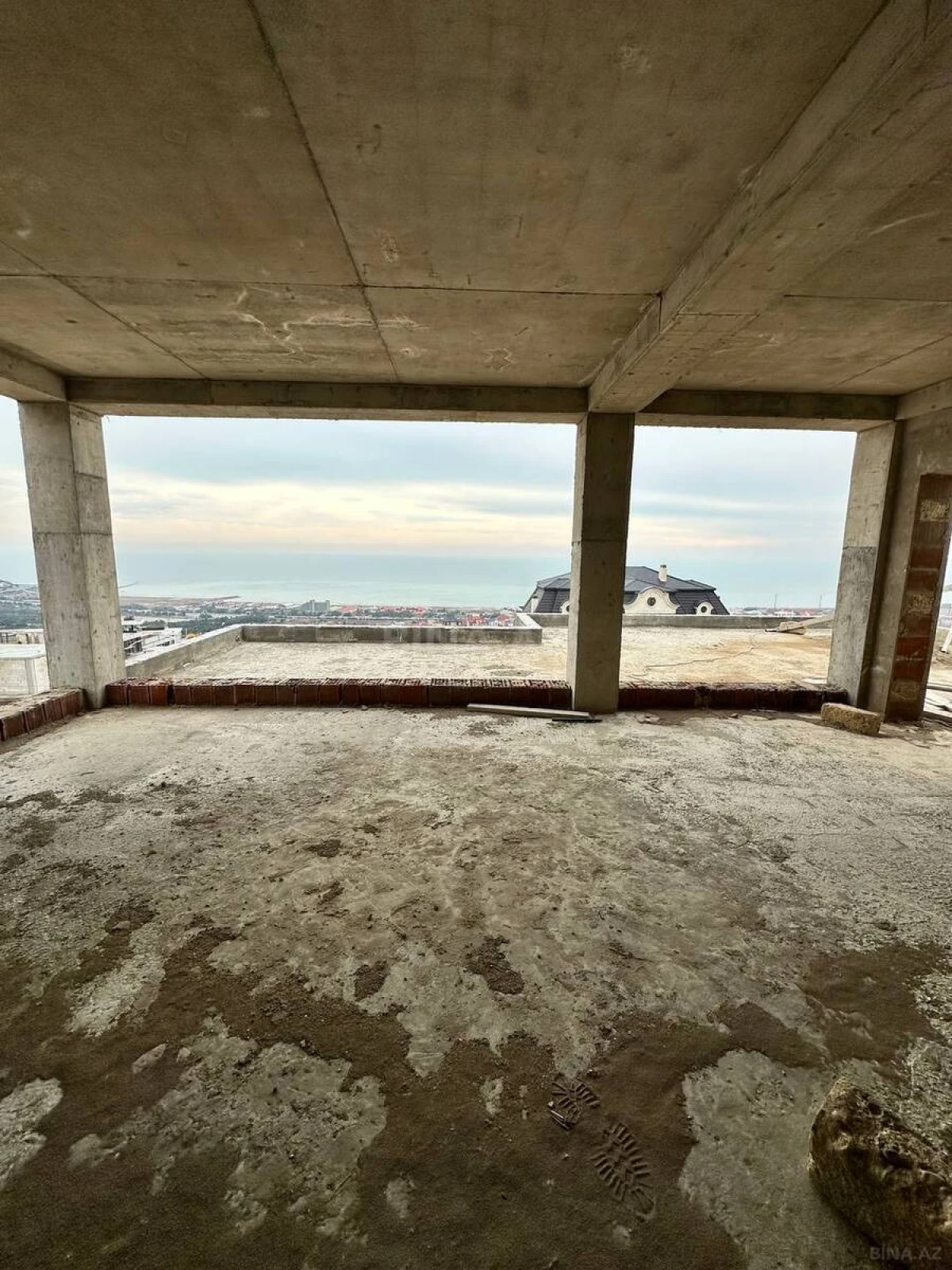 Satılır 5 otaqlı həyət evi 350 m²