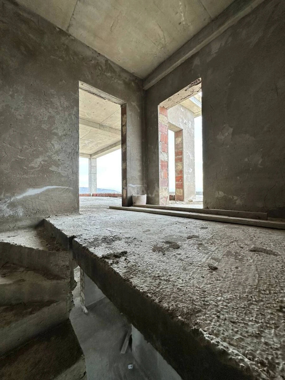 Satılır 5 otaqlı həyət evi 350 m²