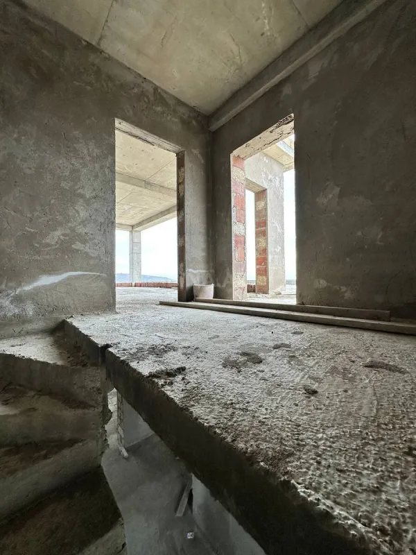 Satılır 5 otaqlı həyət evi 350 m²