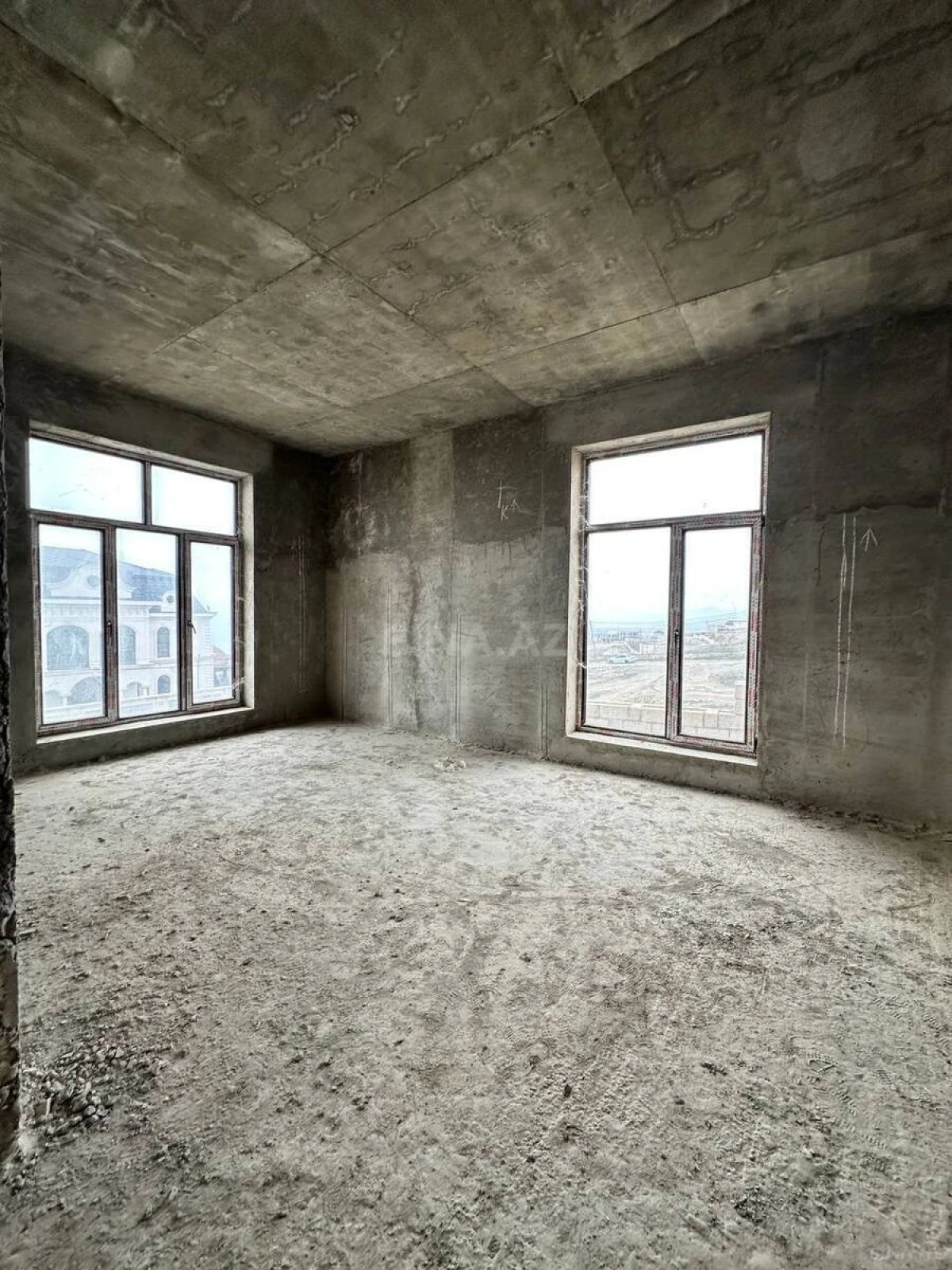 Satılır 5 otaqlı həyət evi 350 m²