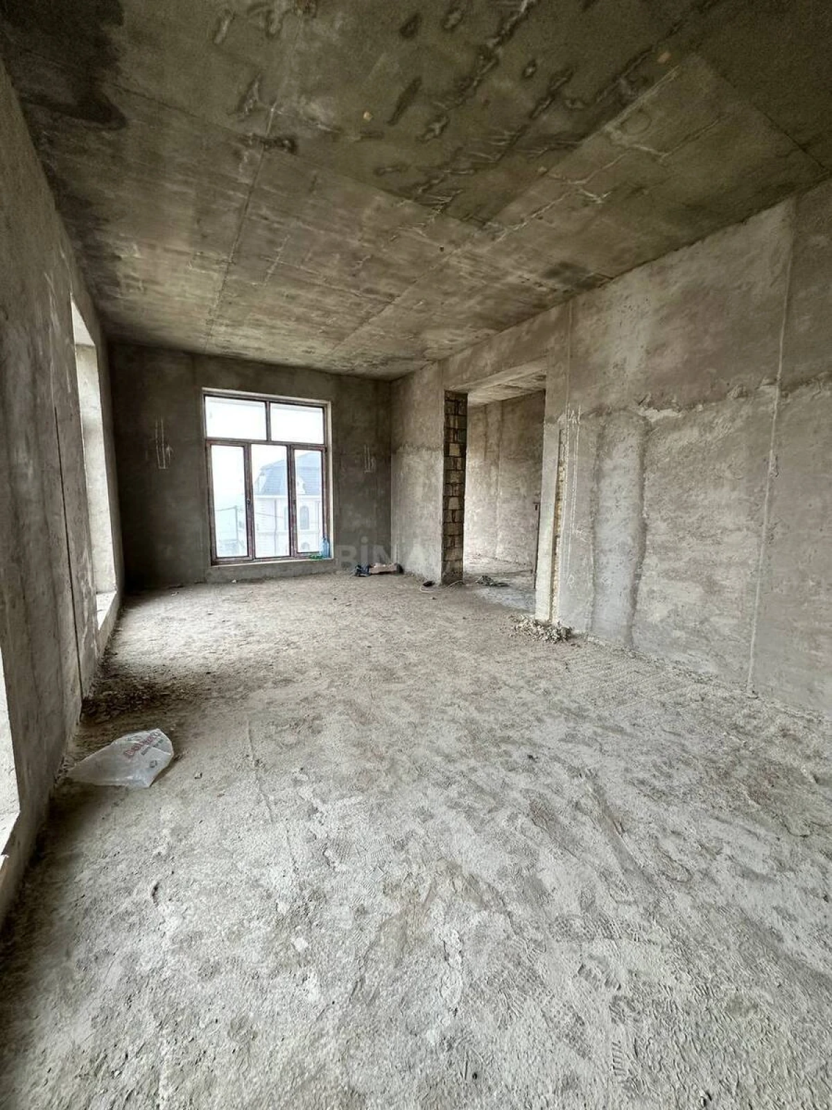 Satılır 5 otaqlı həyət evi 350 m²
