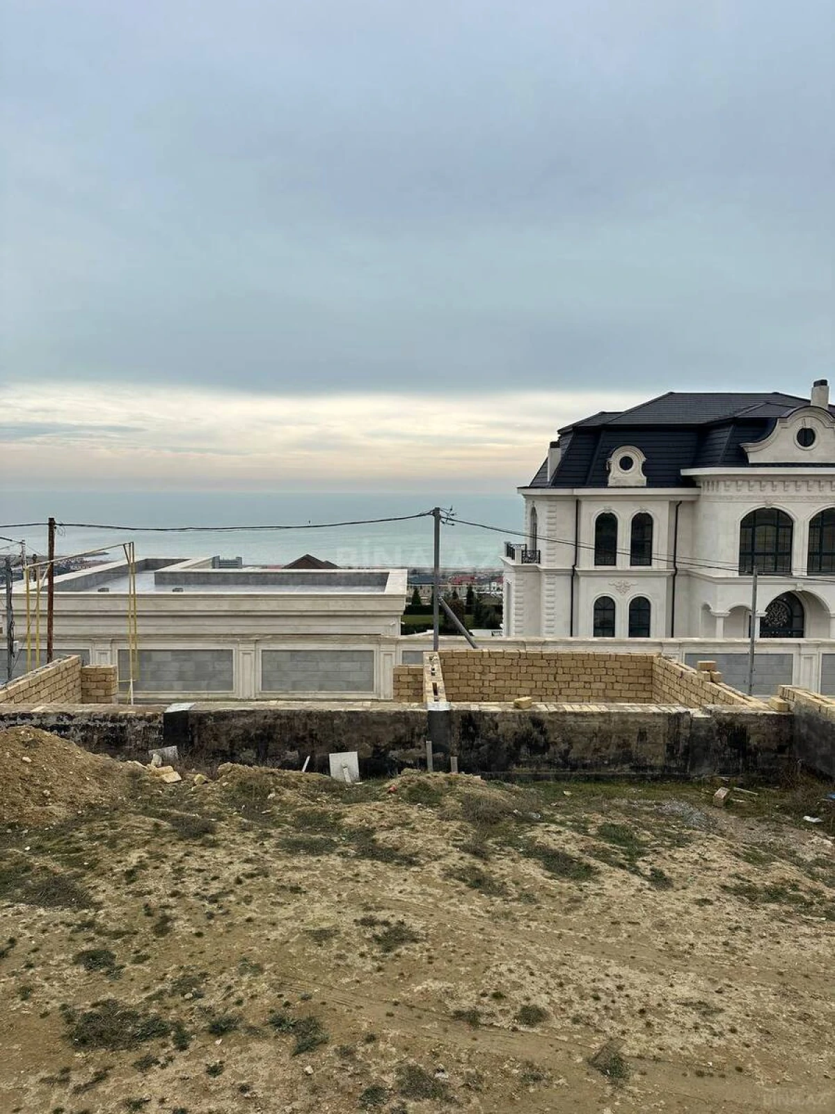 Satılır 5 otaqlı həyət evi 350 m²