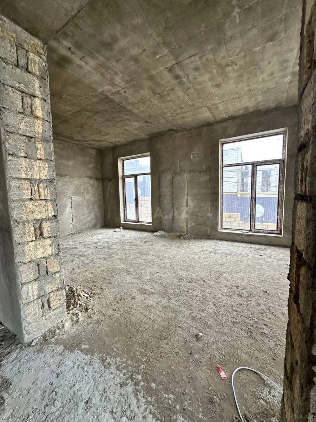 Satılır 5 otaqlı həyət evi 350 m²