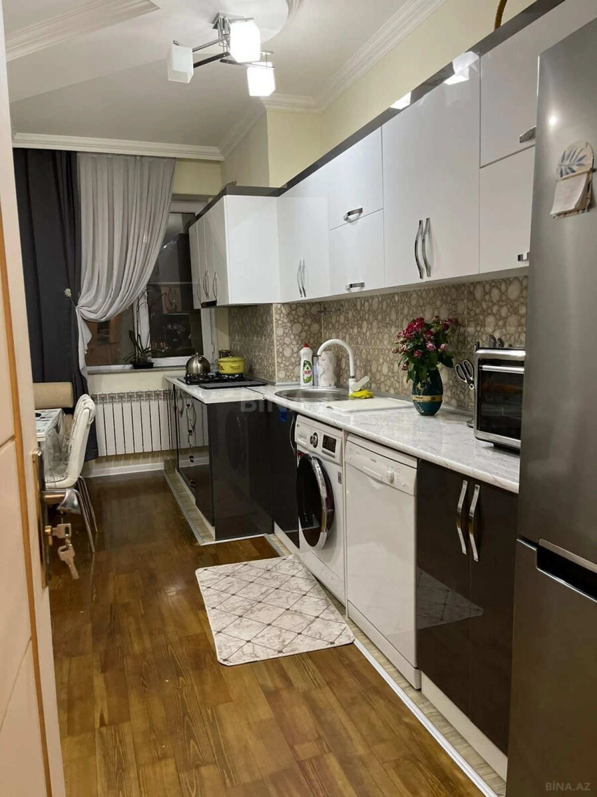 Satılır 3 otaqlı mənzil 114 m²