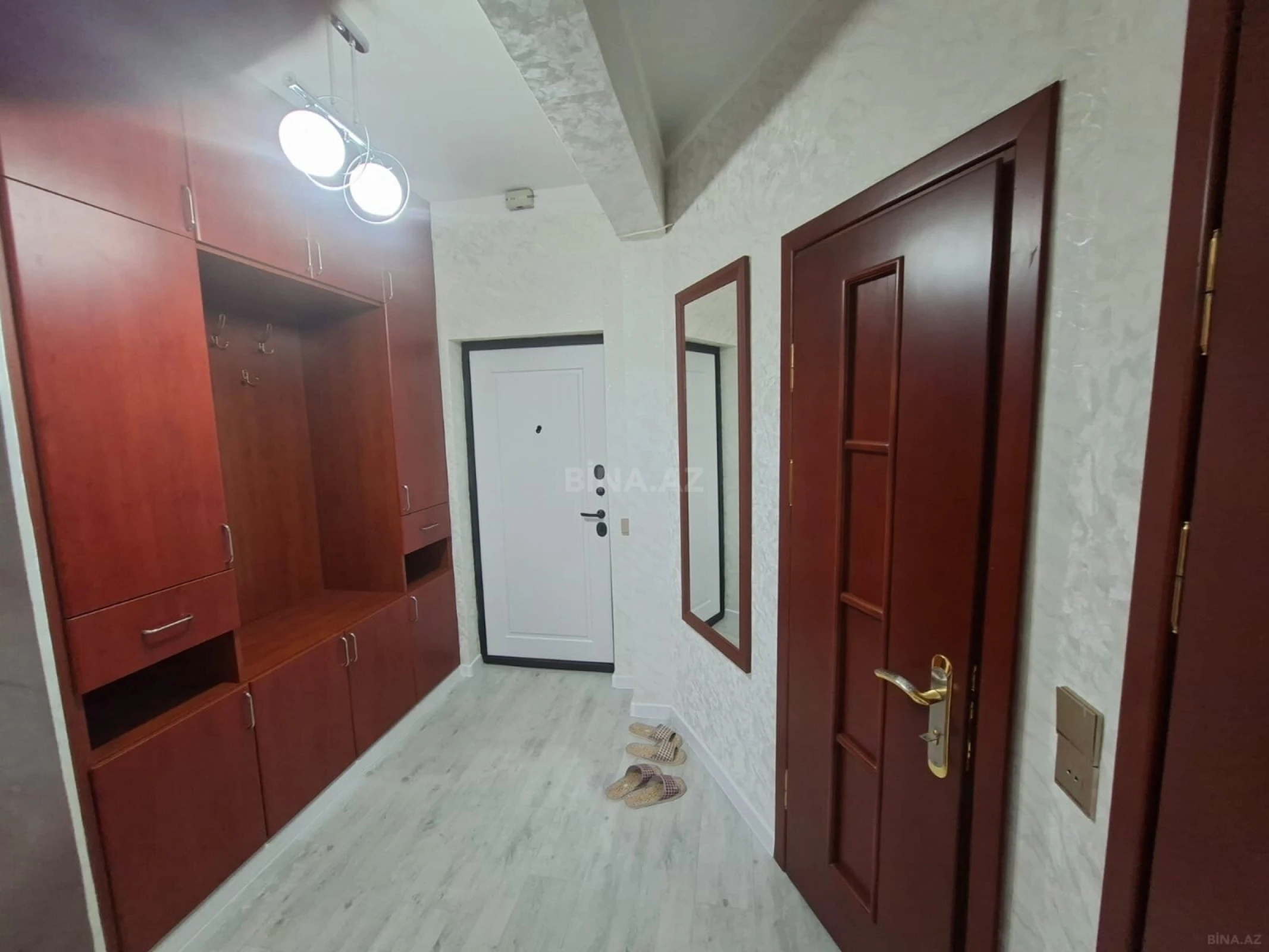 Satılır 2 otaqlı mənzil 68 m²