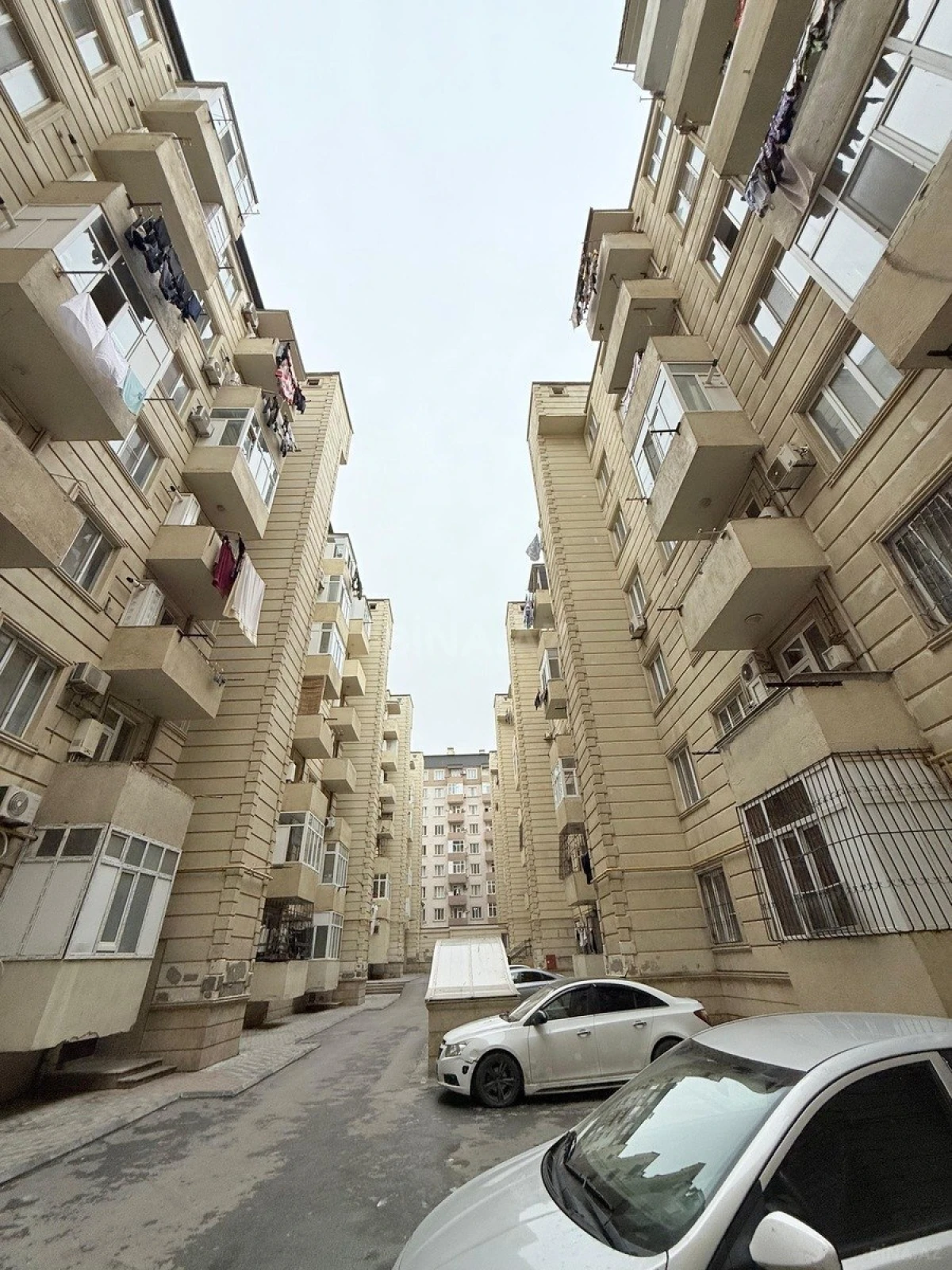 Satılır 4 otaqlı mənzil 105 m²