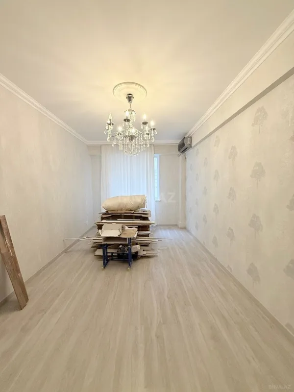Satılır 4 otaqlı mənzil 105 m²