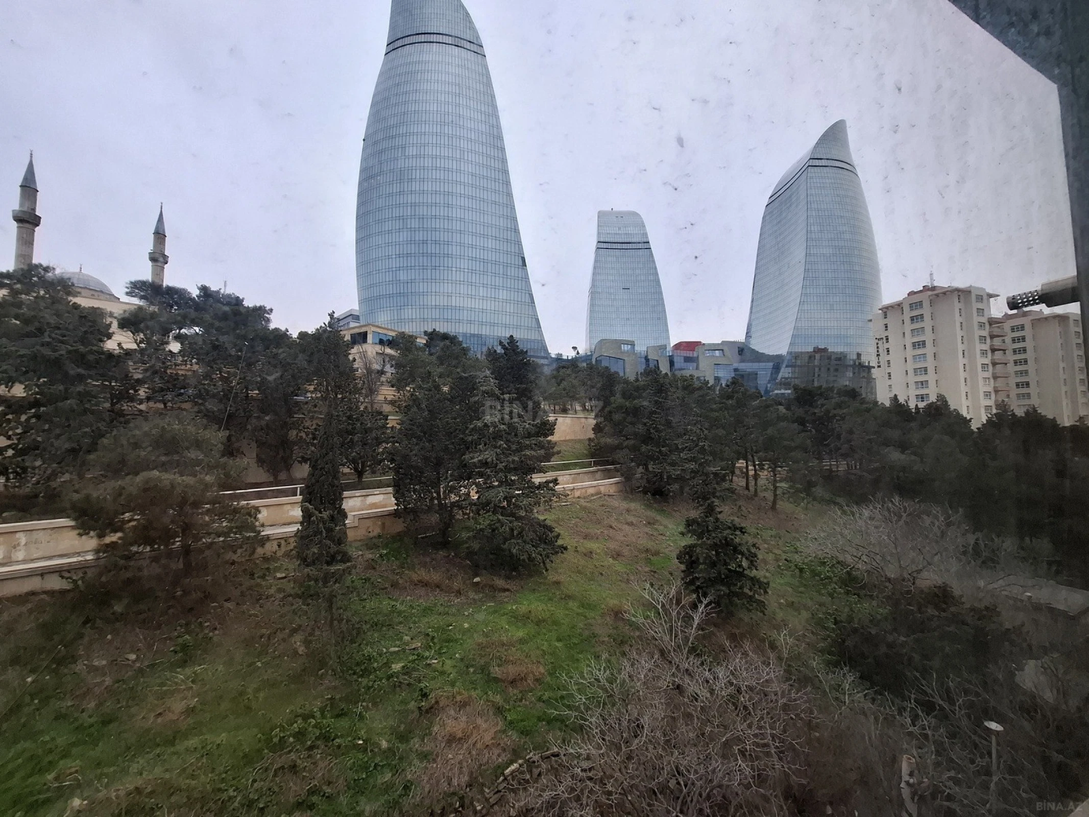 Kirayə verilir 2 otaqlı mənzil 85 m²