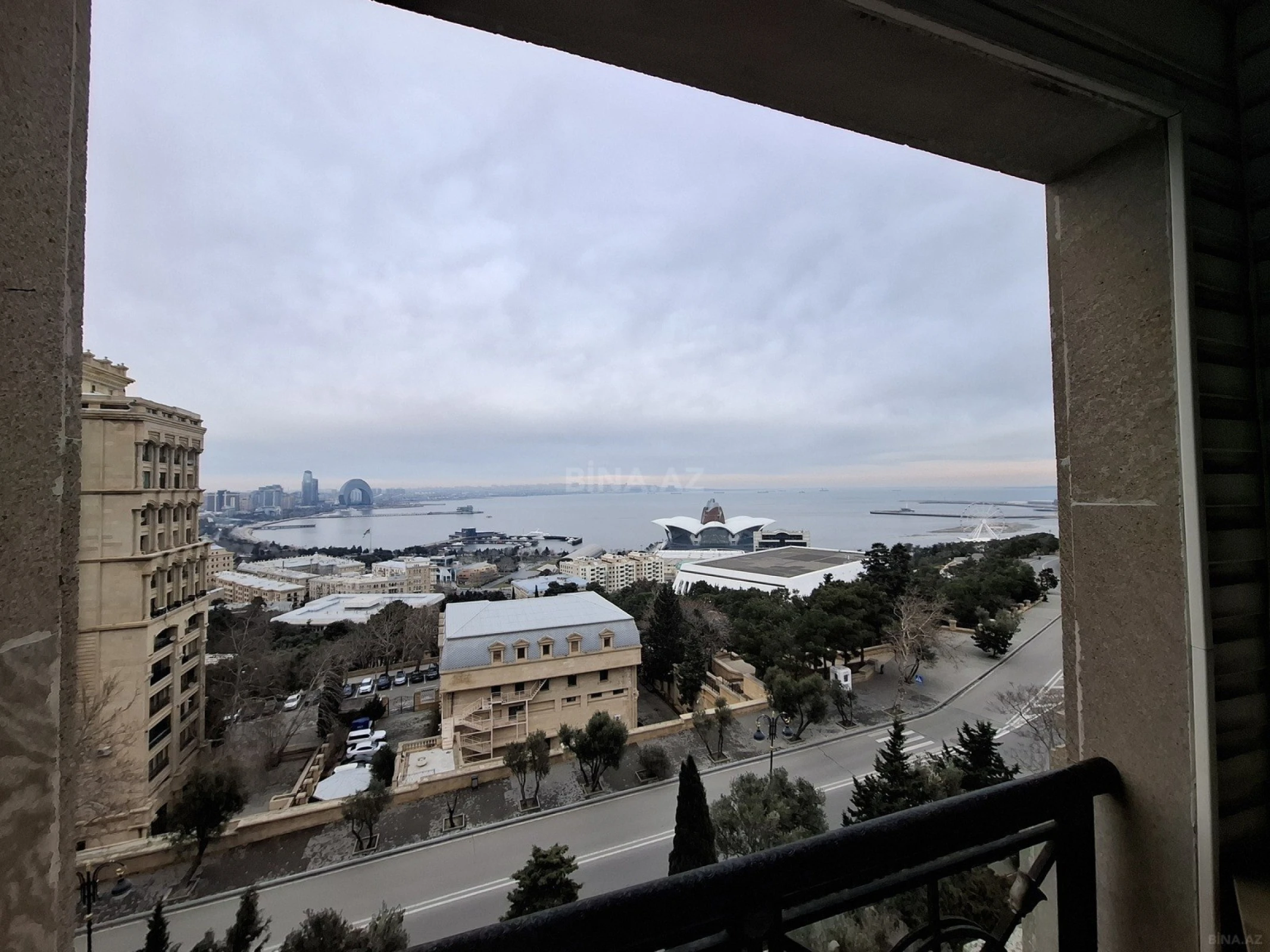 Kirayə verilir 2 otaqlı mənzil 85 m²