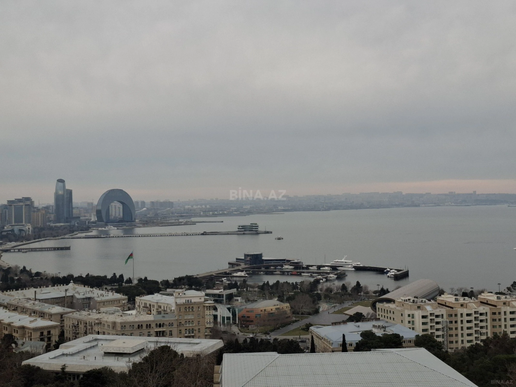 Kirayə verilir 2 otaqlı mənzil 85 m²