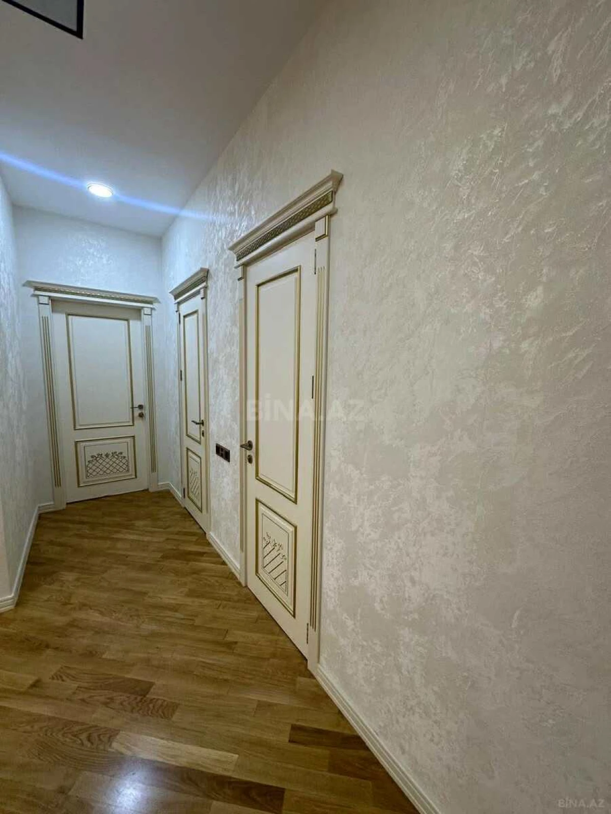 Satılır 3 otaqlı mənzil 102 m²