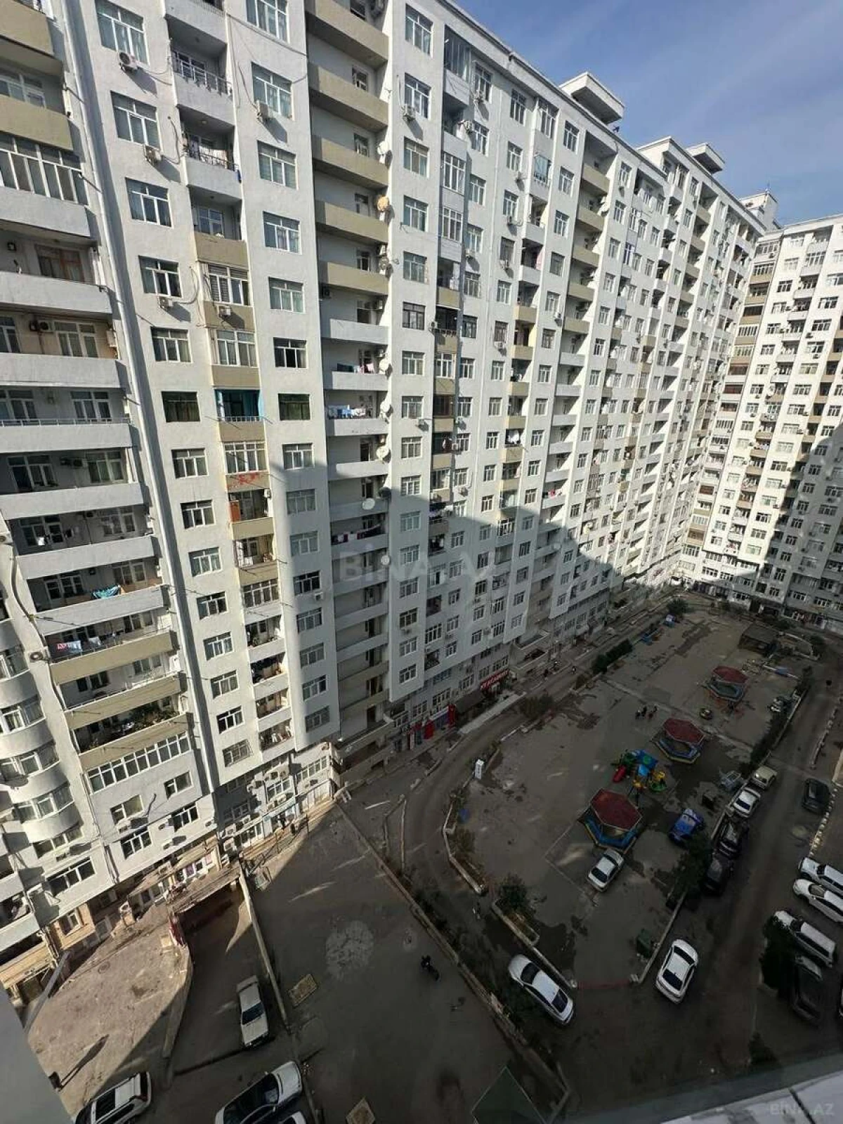 Satılır 3 otaqlı mənzil 102 m²