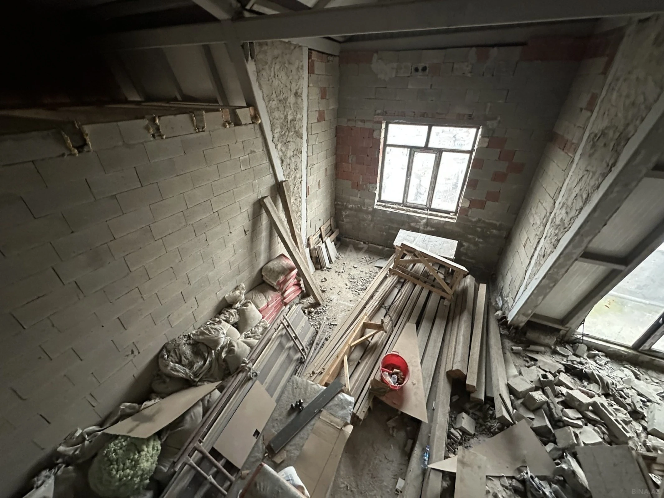 Satılır 2 otaqlı mənzil 87.5 m²