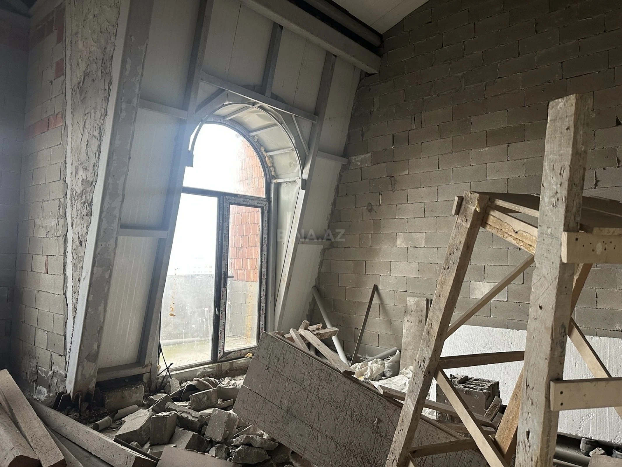 Satılır 2 otaqlı mənzil 87.5 m²