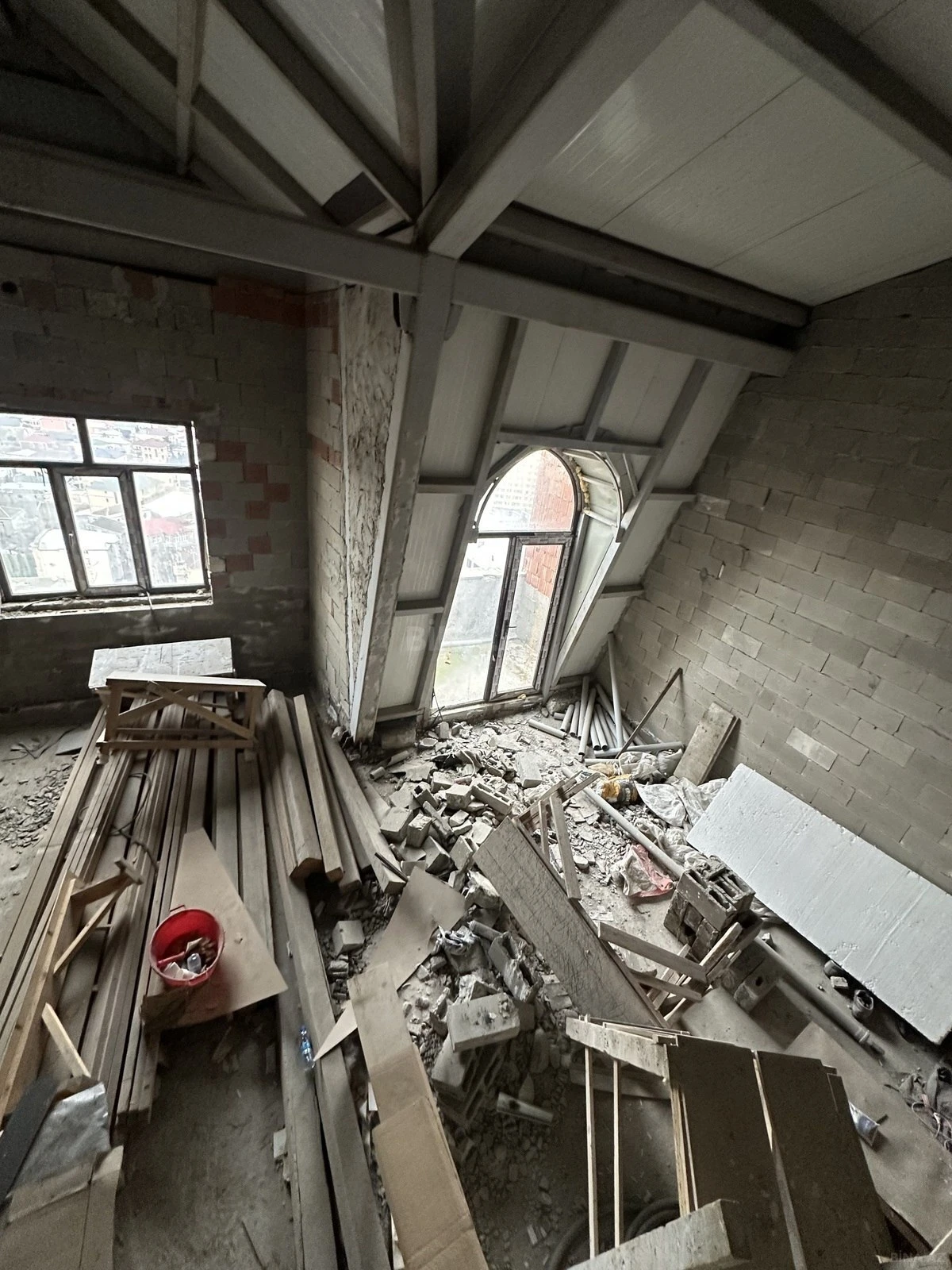 Satılır 2 otaqlı mənzil 87.5 m²