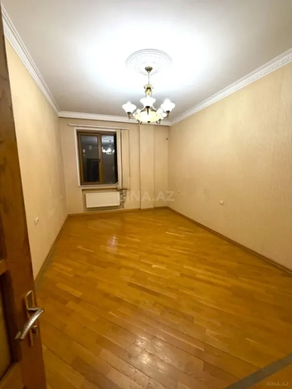 Satılır 4 otaqlı mənzil 185 m²