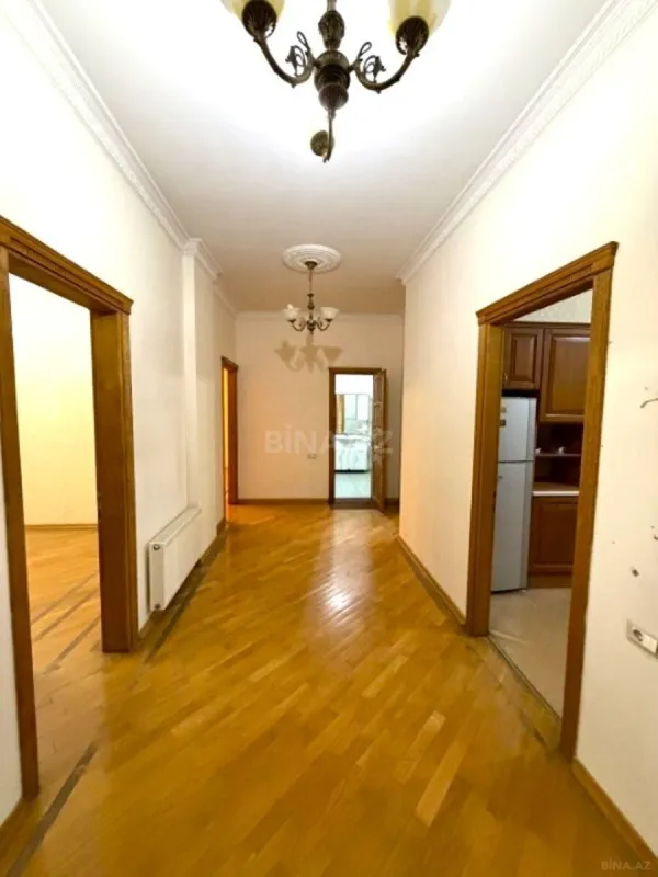 Satılır 4 otaqlı mənzil 185 m²
