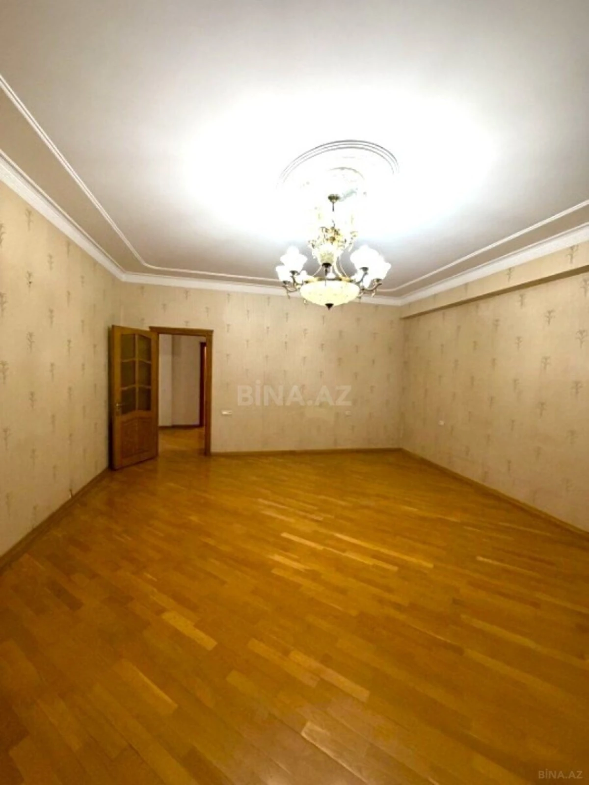 Satılır 4 otaqlı mənzil 185 m²