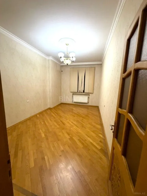 Satılır 4 otaqlı mənzil 185 m²