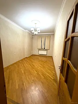 Satılır 4 otaqlı mənzil 185 m²