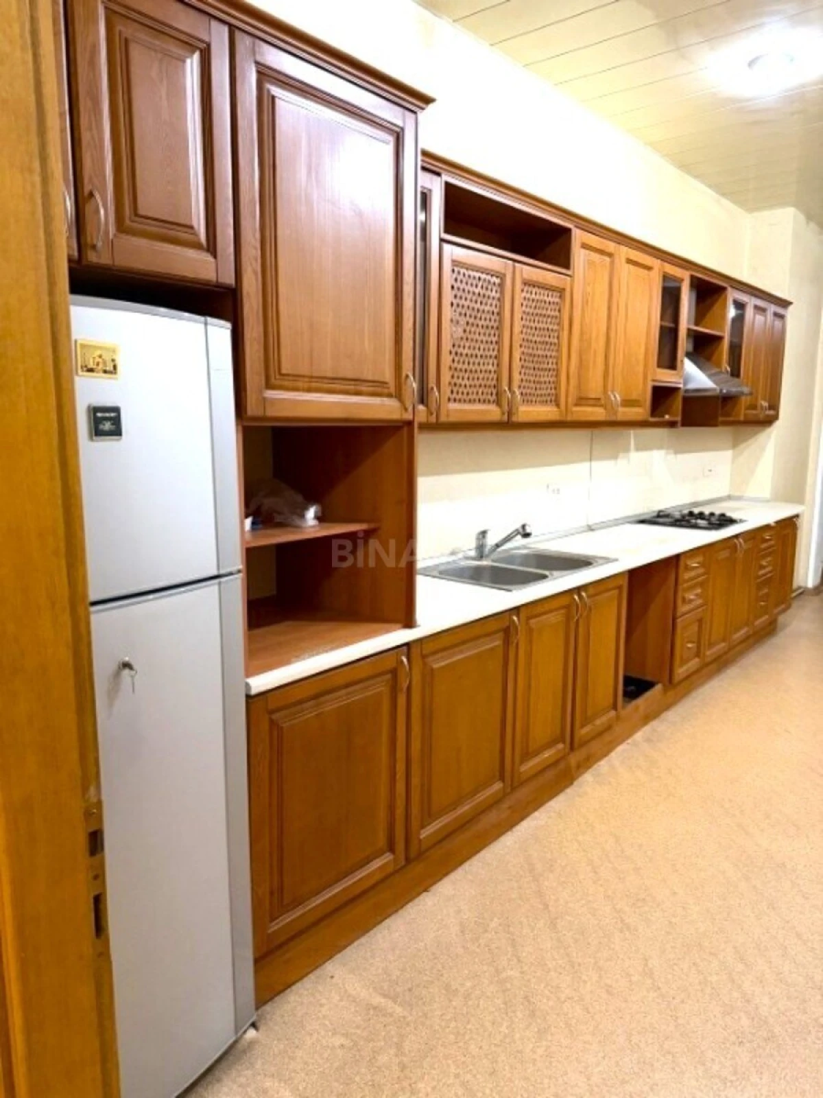 Satılır 4 otaqlı mənzil 185 m²