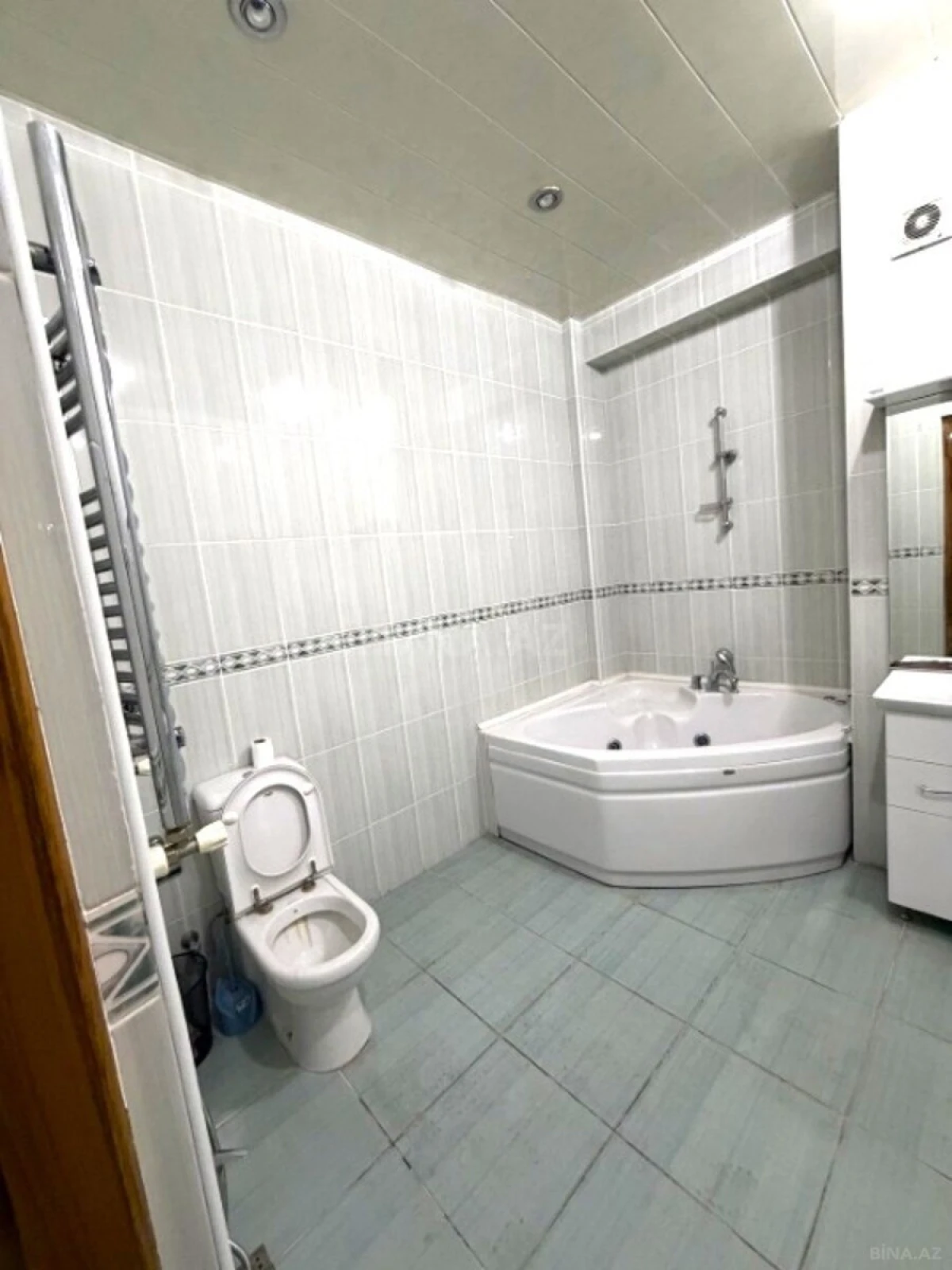 Satılır 4 otaqlı mənzil 185 m²