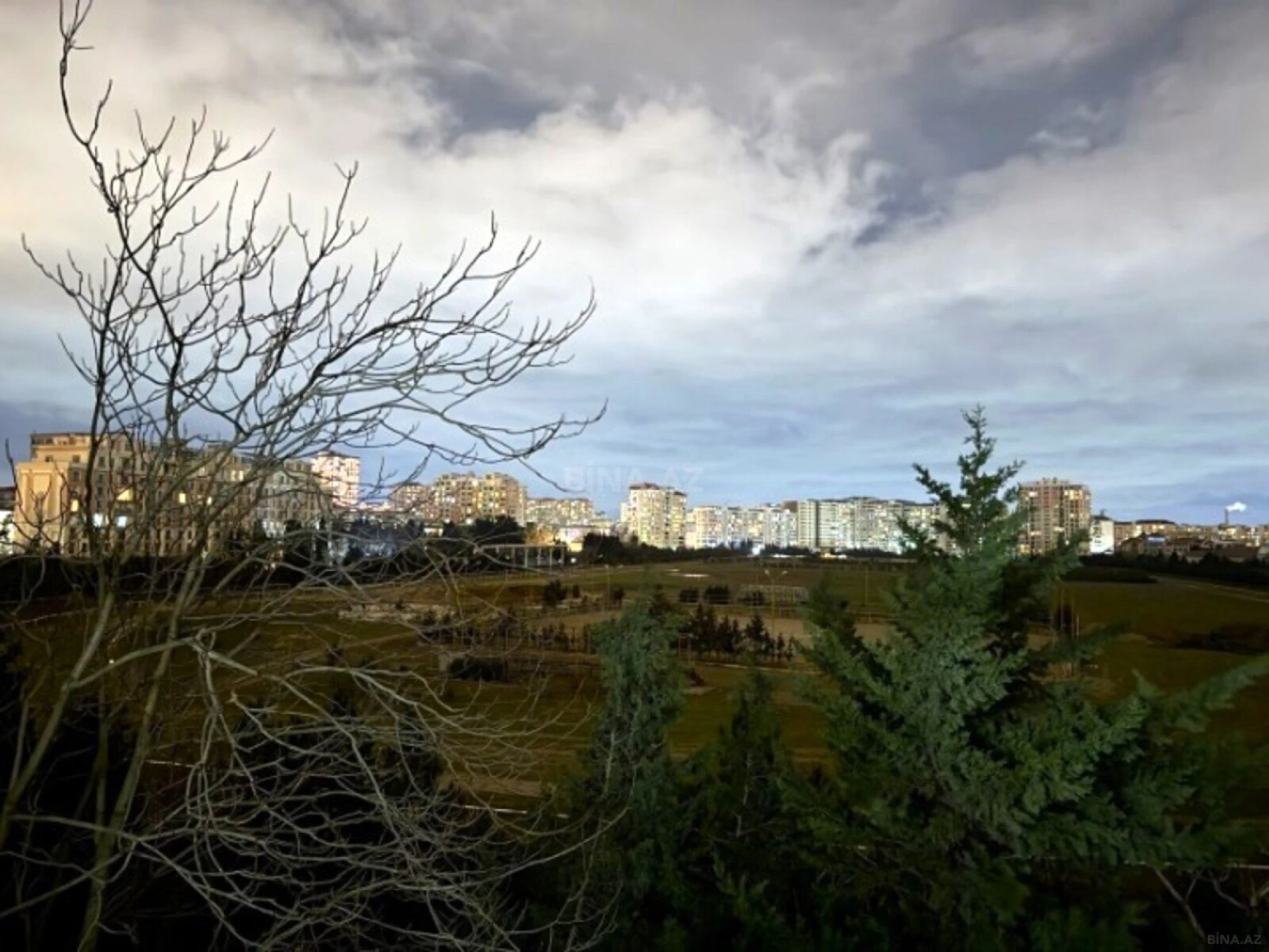 Satılır 4 otaqlı mənzil 185 m²