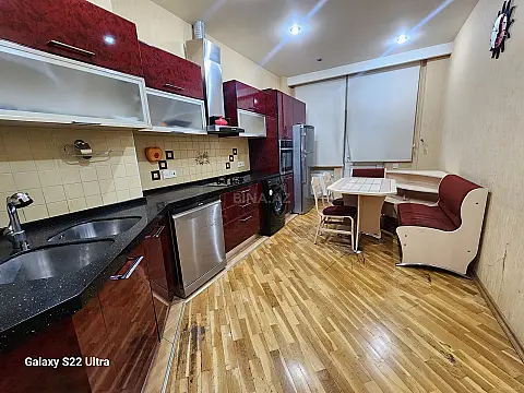 Kirayə verilir 2 otaqlı mənzil 91 m²
