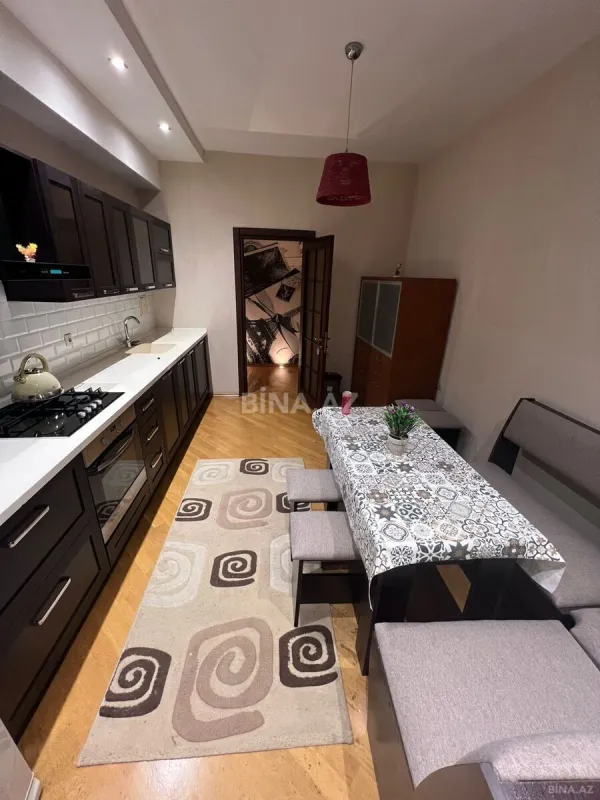 Kirayə verilir 2 otaqlı mənzil 105 m²