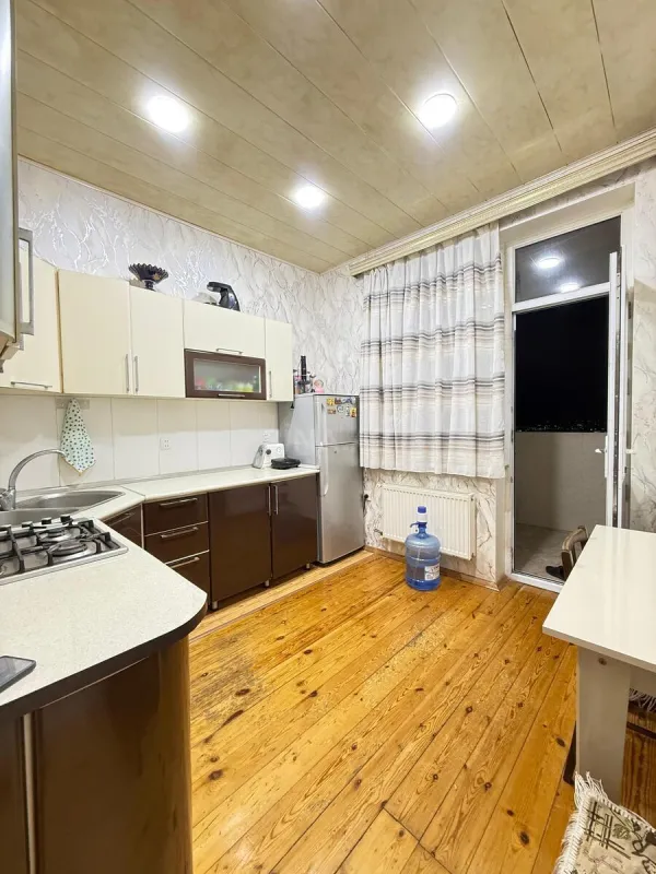 Satılır 2 otaqlı mənzil 85 m²