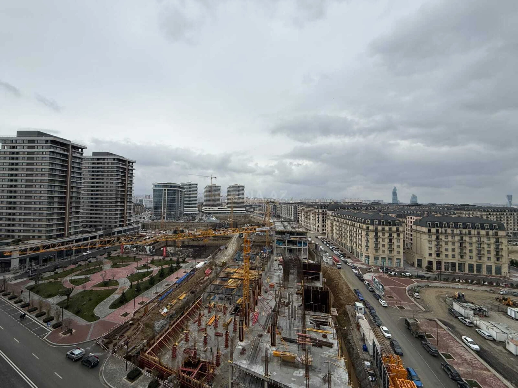 Satılır 3 otaqlı mənzil 163 m²