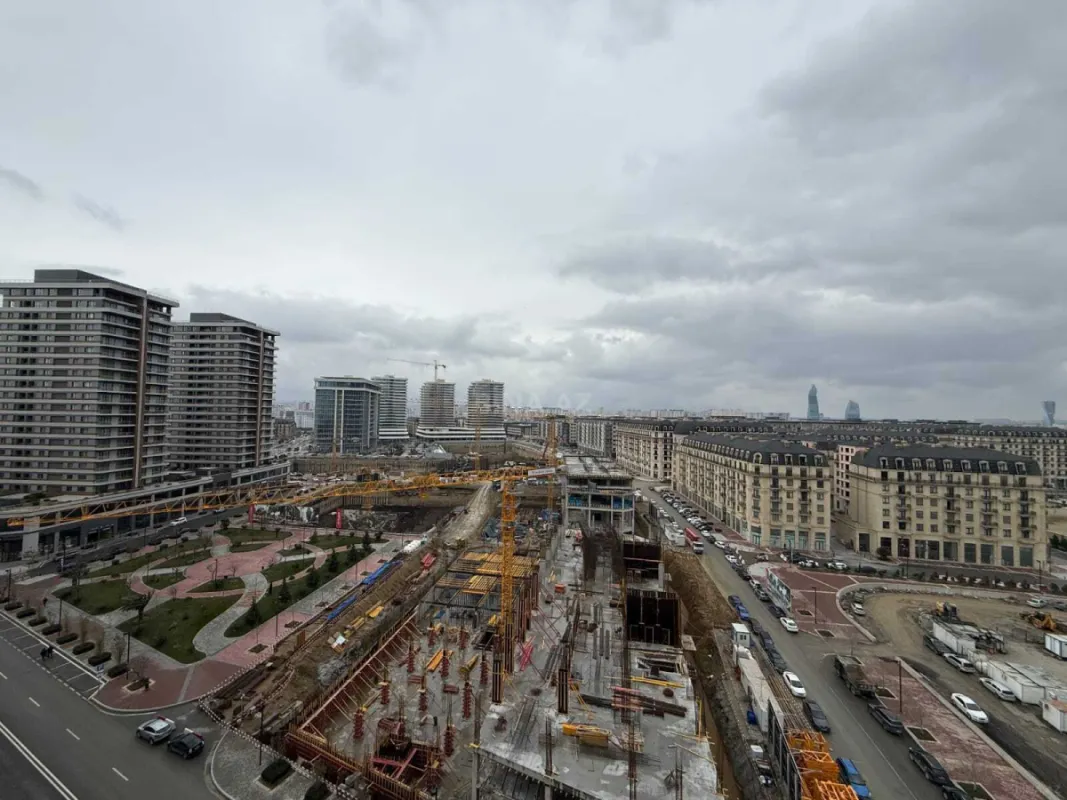 Satılır 3 otaqlı mənzil 163 m²