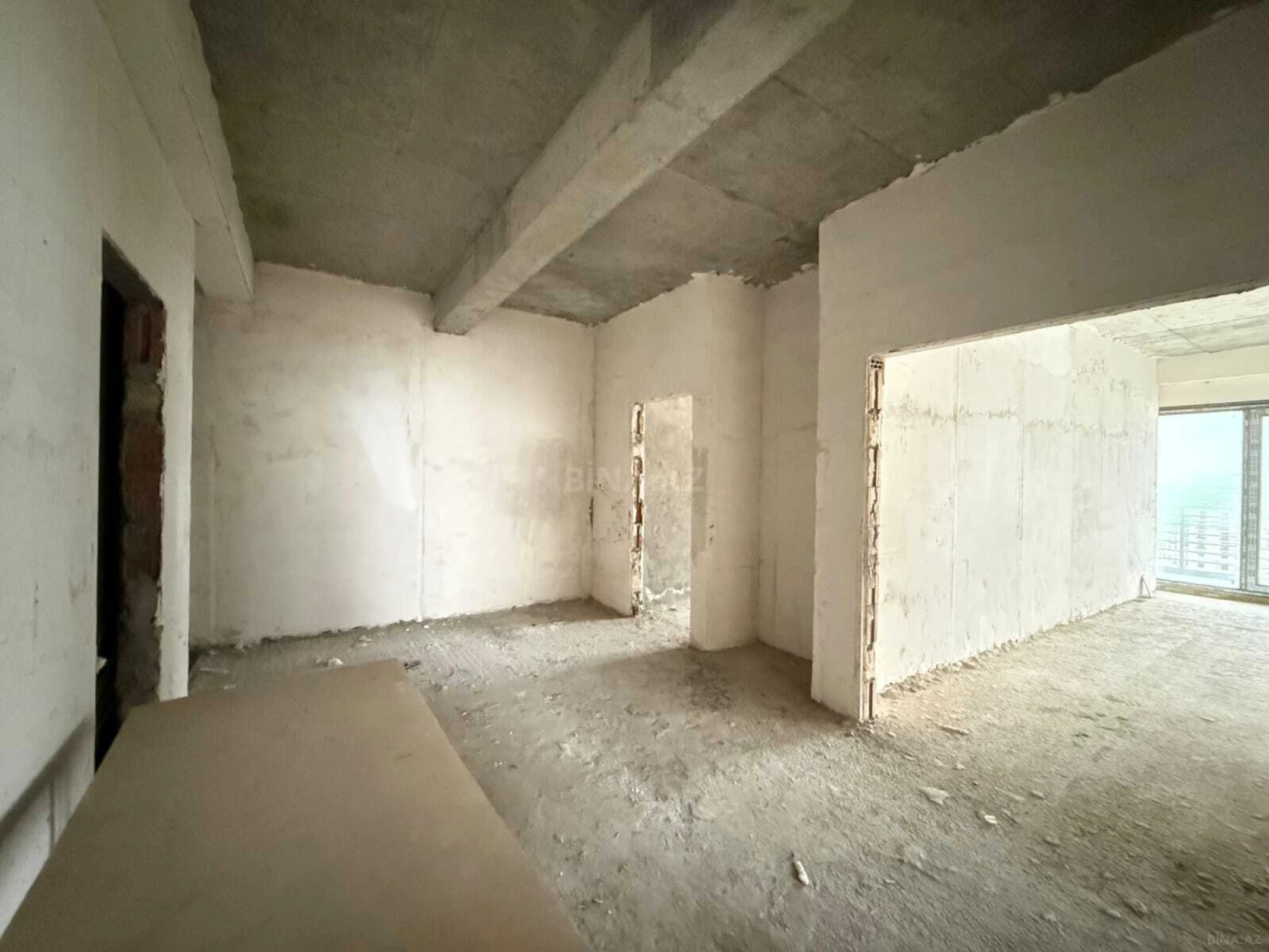 Satılır 3 otaqlı mənzil 163 m²