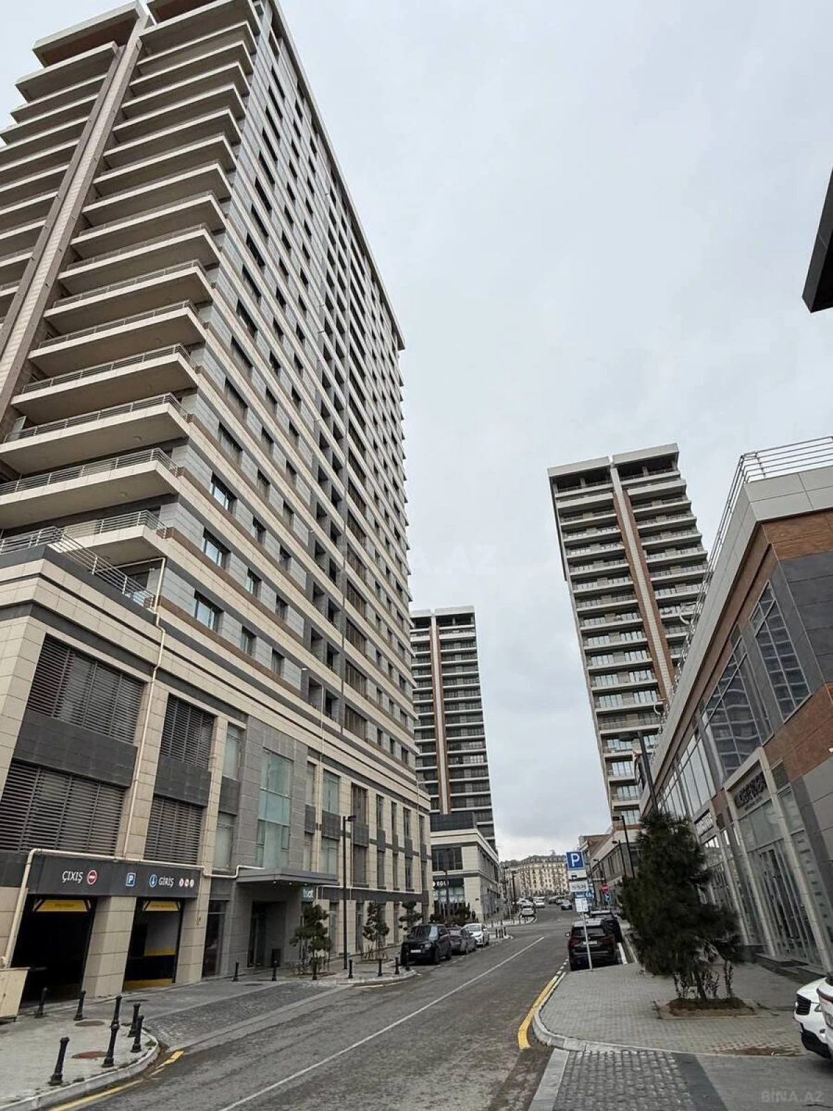 Satılır 3 otaqlı mənzil 163 m²