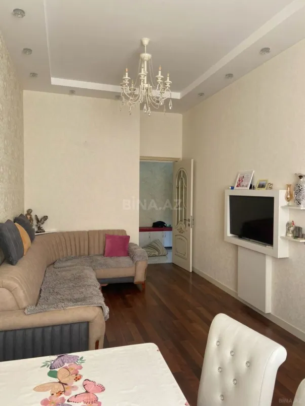 Kirayə verilir 2 otaqlı mənzil 90 m²