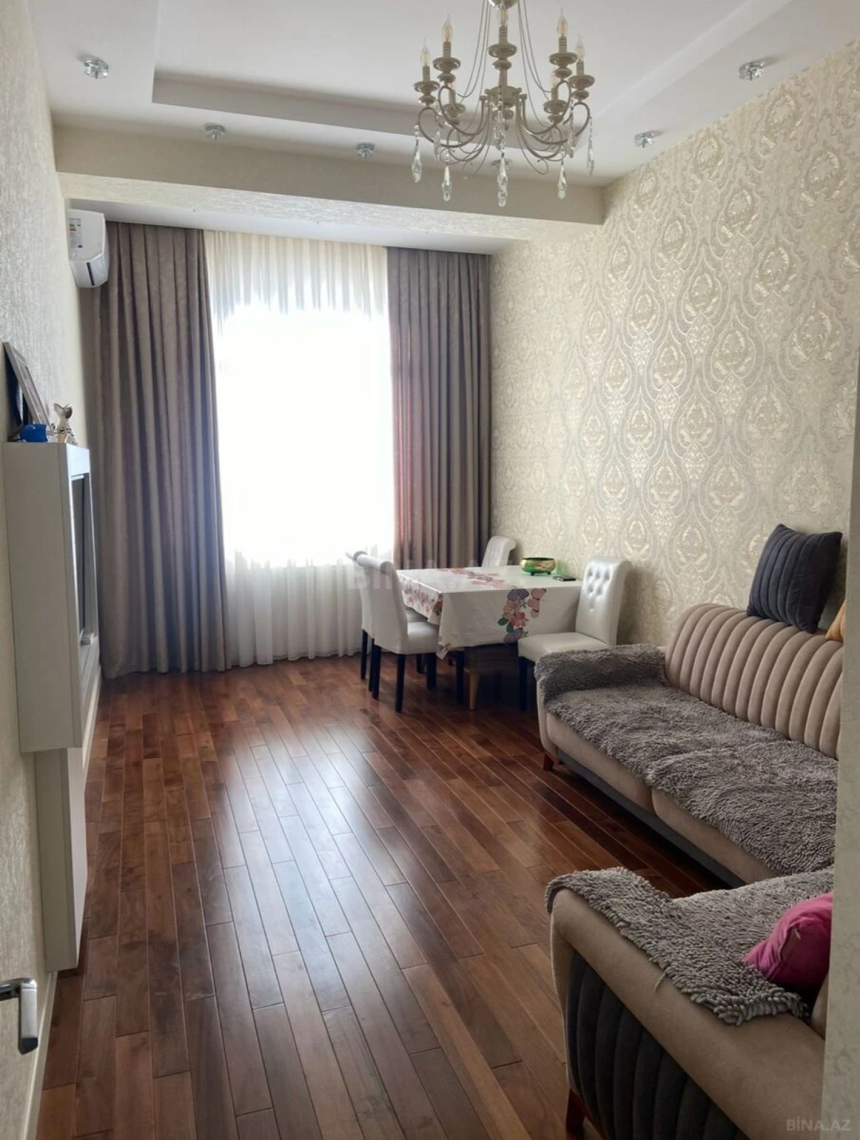 Kirayə verilir 2 otaqlı mənzil 90 m²
