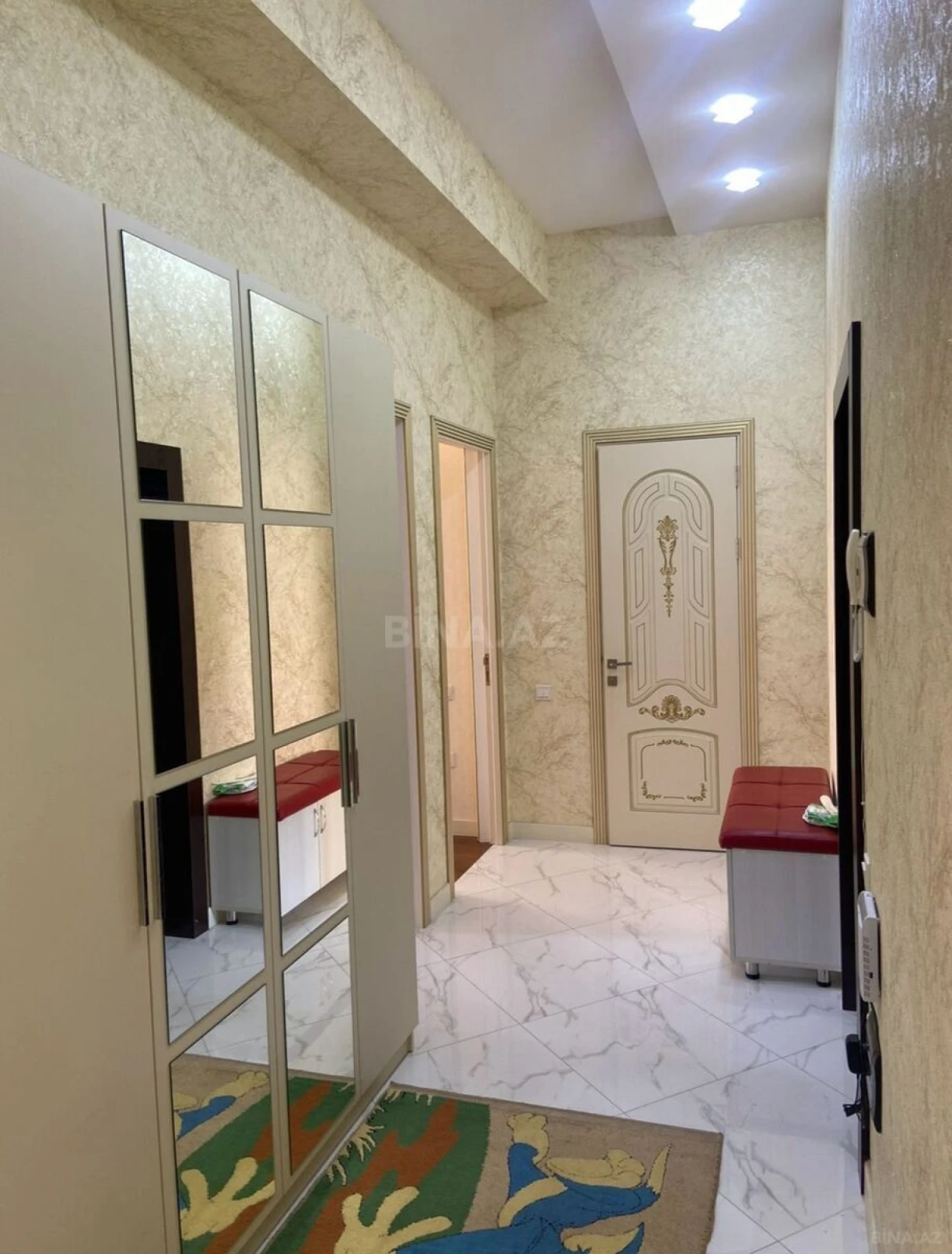 Kirayə verilir 2 otaqlı mənzil 90 m²