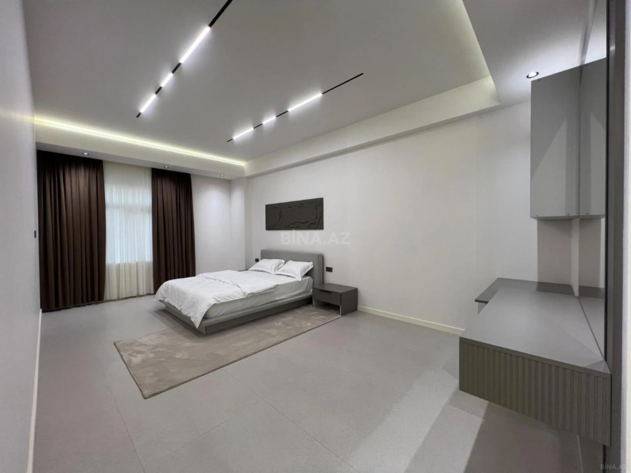 Kirayə verilir 4 otaqlı mənzil 232 m²