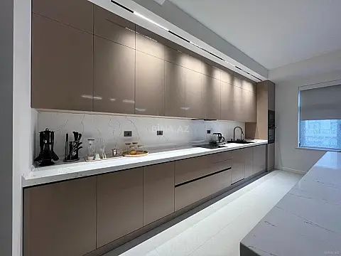 Kirayə verilir 4 otaqlı mənzil 232 m²