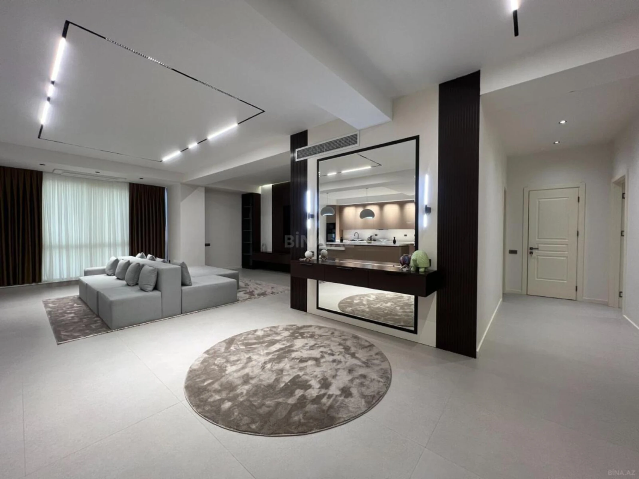 Kirayə verilir 4 otaqlı mənzil 232 m²