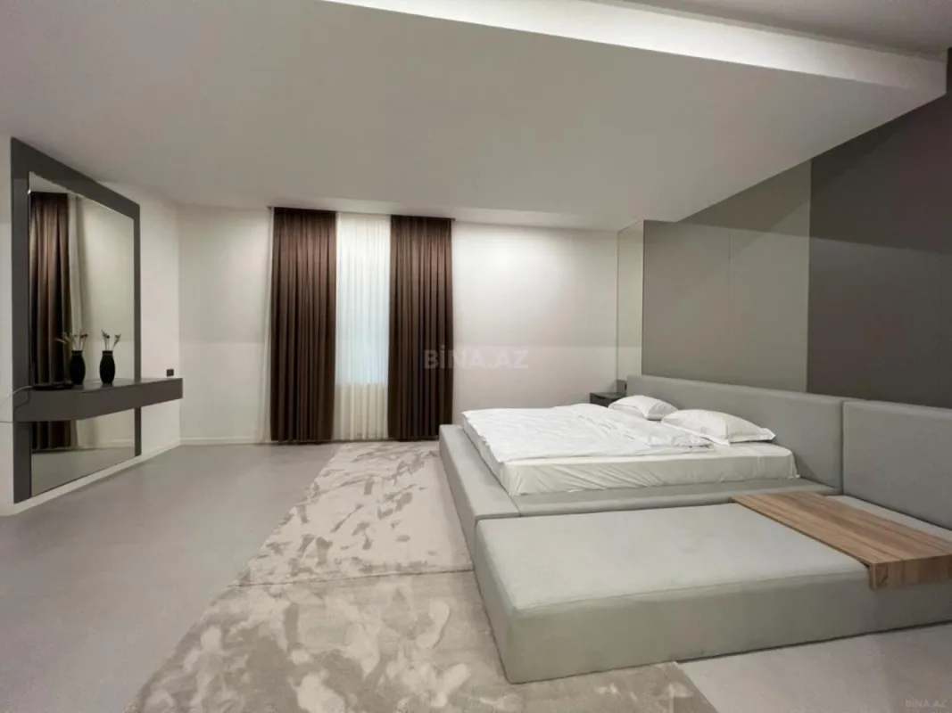 Kirayə verilir 4 otaqlı mənzil 232 m²