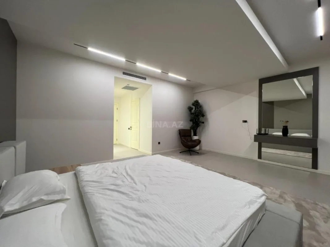 Kirayə verilir 4 otaqlı mənzil 232 m²